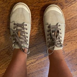 Reef sneakers barely worn